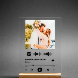 Kişiye Özel Spotify Plaketi – Dikey Tasarım Ahşap Standlı