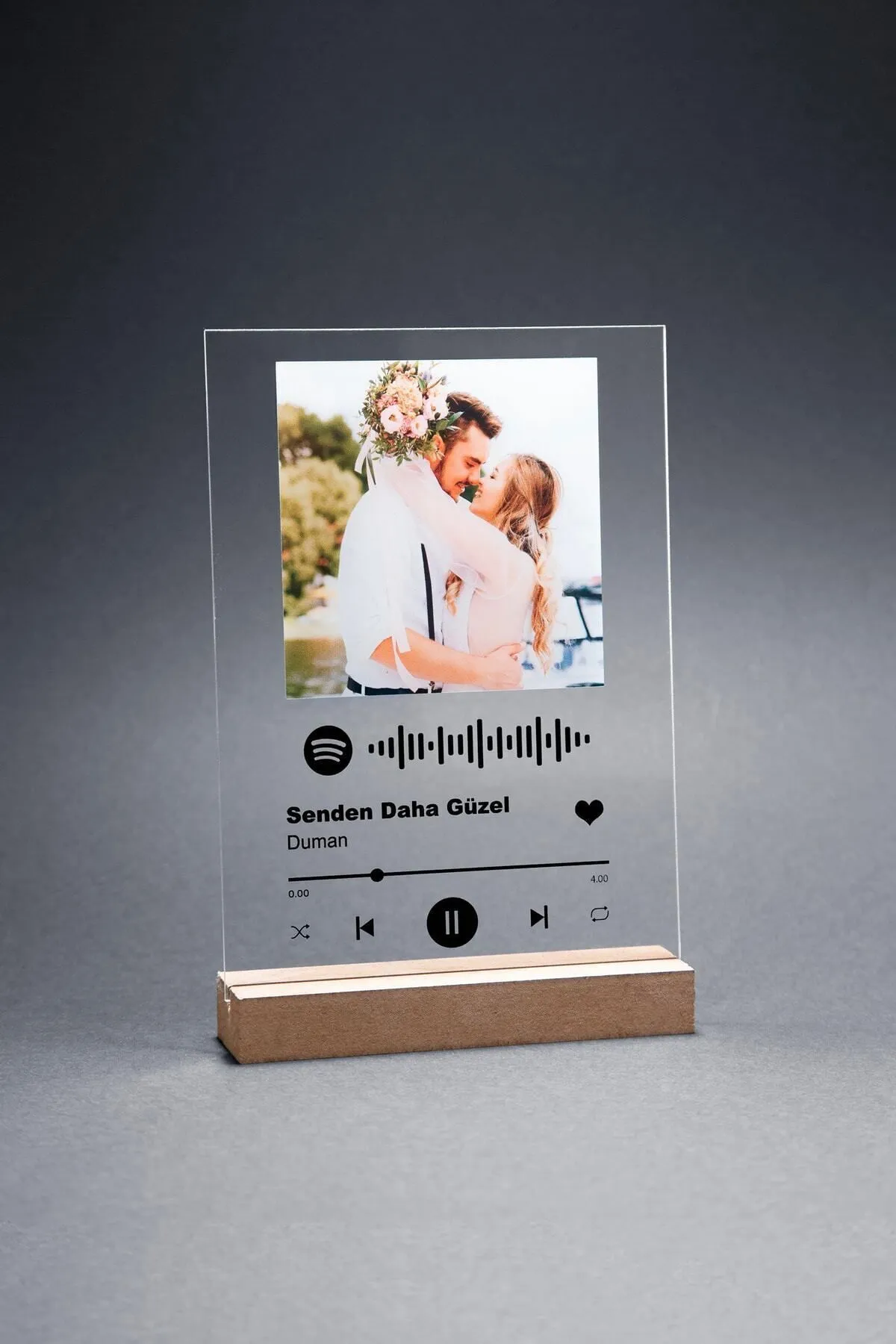 Kişiye Özel Spotify Plaketi – Dikey Tasarım Ahşap Standlı - Görsel 2